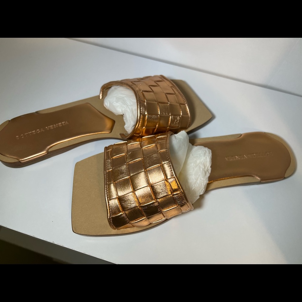 Bottega Veneta Metallic Rose Gold Leather Intrecciato Flat Slides Size 39.5